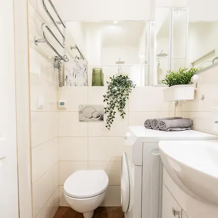 Zakrzewska 8 Superapart - Near Lazienki Krolewskie 바르샤바